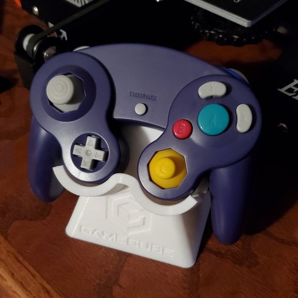 Nintendo GameCube Controller Stand with Engraved Logo 12 Colors - Picture 6 of 14
